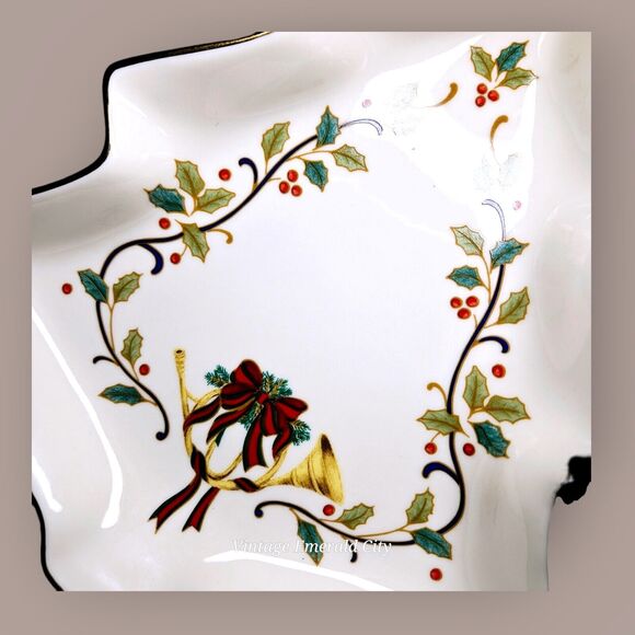 MIKASA Vtg Christmas Tree Candy Dish Holiday Elegance Holly Berries 8-3/4 inch - Picture 9 of 12